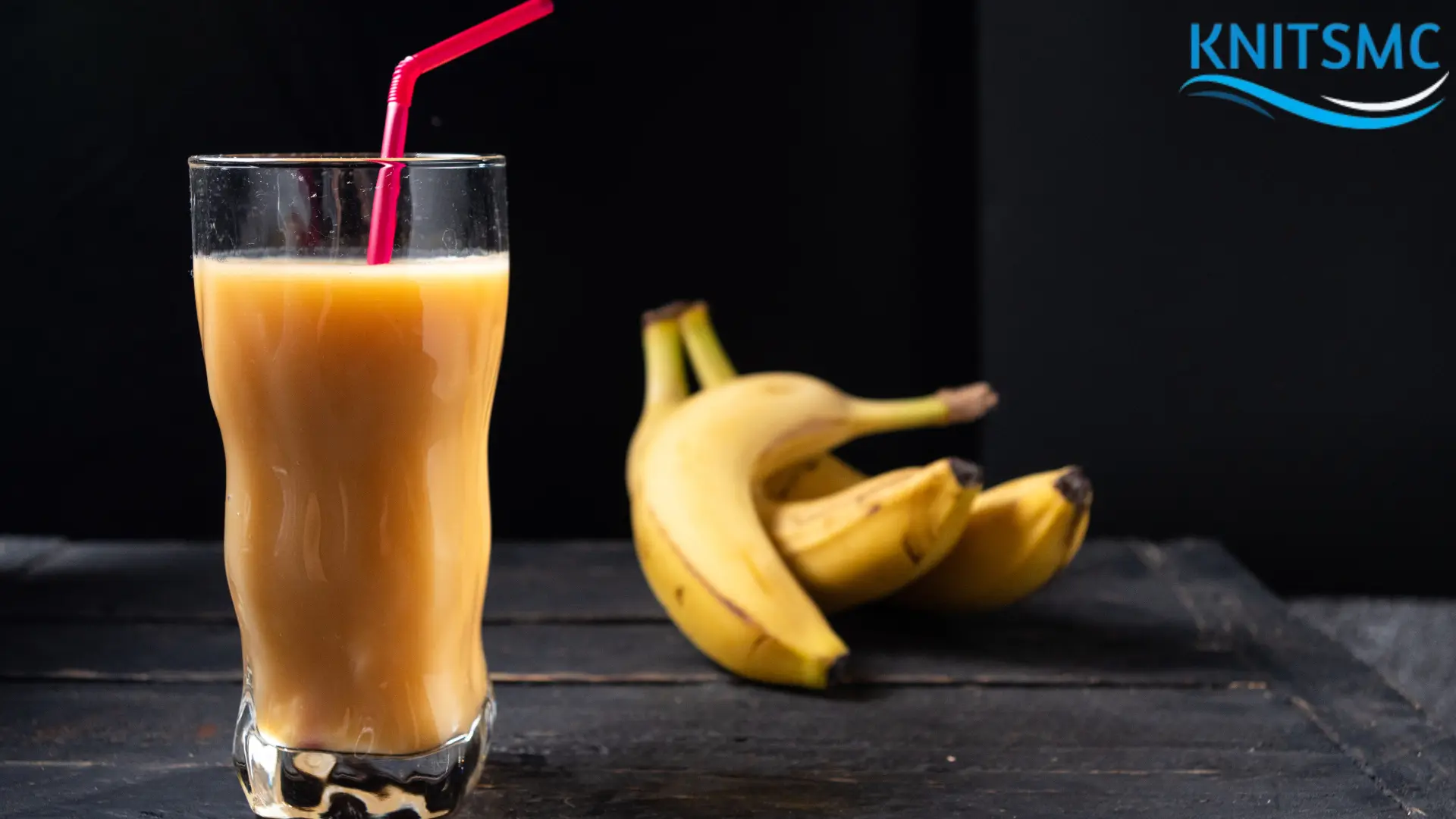 How Long Does It Take for Gluten to Leave Your System? A glass of banana smoothie with a red straw, alongside ripe bananas, suggesting gluten-free beverage options for individuals aiming to cleanse gluten from their systems.